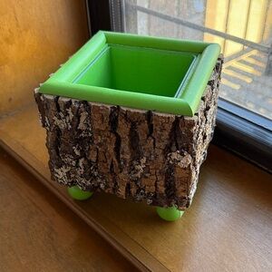 Rustic Green Planter Box from Madoo Conservancy